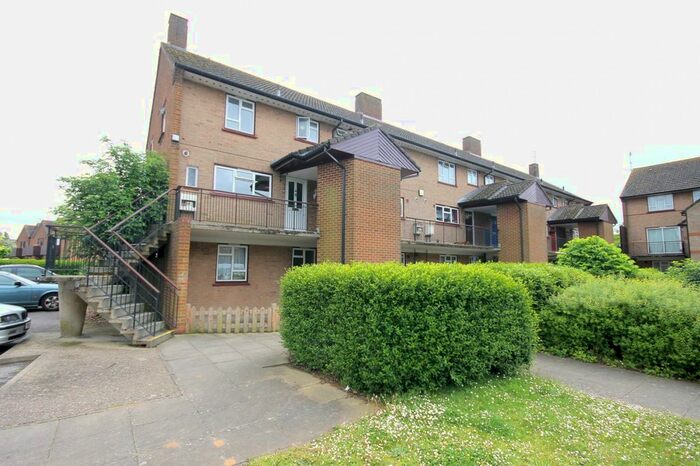 3 Bedroom Flat To Rent In Buttercup Square, Stanwell, Staines-Upon-Thames, Middlesex, TW19