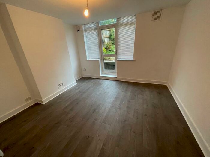 1 Bedroom Apartment To Rent In Russell Rise, Luton, LU1