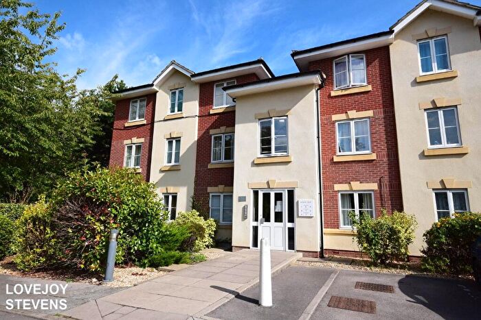 2 Bedroom Flat To Rent In Riverdale Court, Newbury, RG14