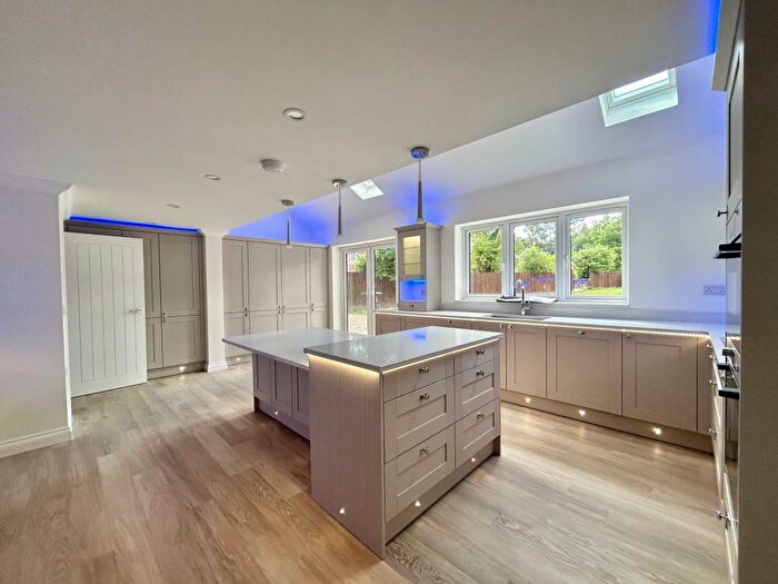 4 Bedroom Detached House To Rent In Bath Road, Knowl Hill, RG10