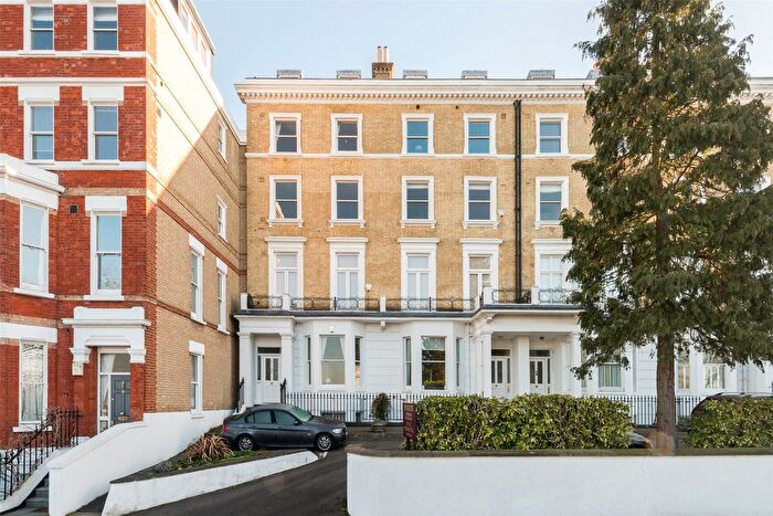 2 Bedroom Flat To Rent In Richmond Hill, Richmond, TW10