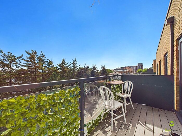 2 Bedroom Flat For Sale In Sovereign Court Sterling Road, Bexleyheath, DA7