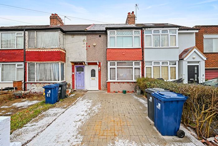 2 Bedroom Terraced House For Sale In Federal Road, Perivale, UB6
