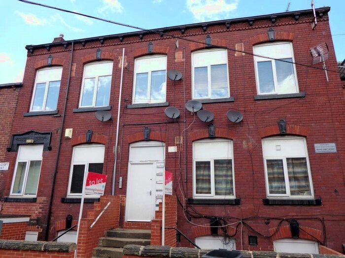 2 Bedroom Flat To Rent In Flat, Nancroft Mount, Armley, Leeds, LS12