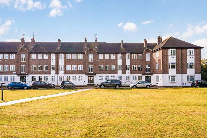 2 Bedroom Flat To Rent In Great West Road, Isleworth, TW7