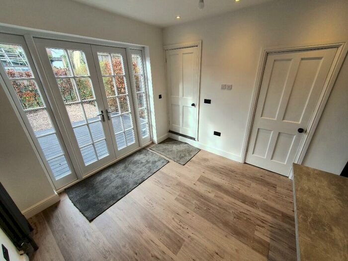 2 Bedroom End Of Terrace House To Rent In The Square, Birmingham, B17