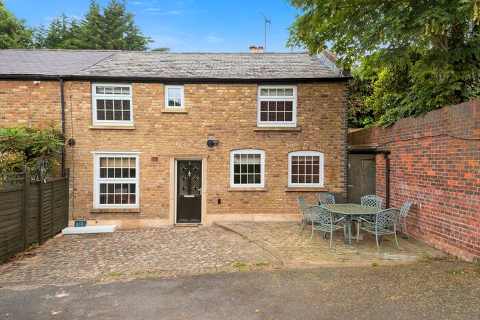 2 Bedroom Cottage To Rent In Newlands Road, Woodford Green, IG8