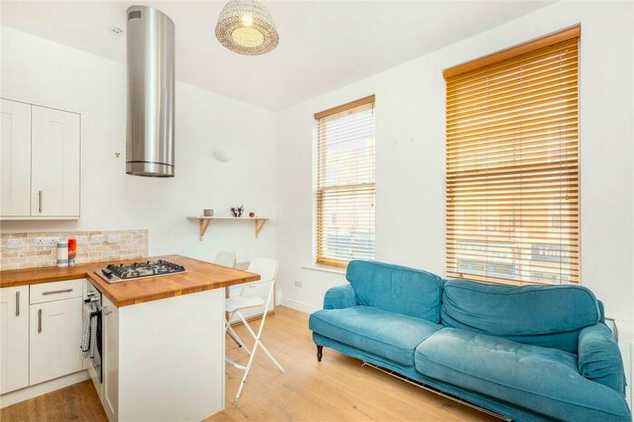 1 Bedroom Flat To Rent In Bedford Hill, London, SW12