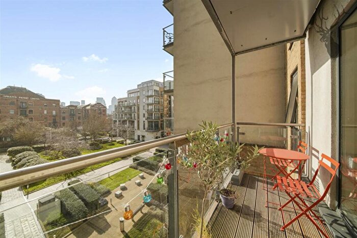 2 Bedroom Flat For Sale In Ceram Court, Bow, E3