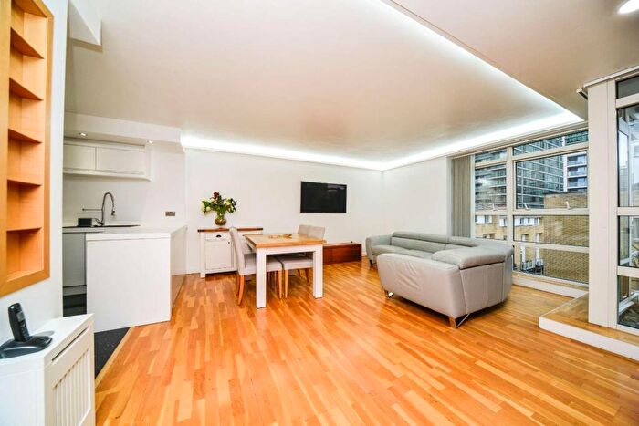 2 Bedroom Flat To Rent In Anchorage Point, Docklands, London, E14
