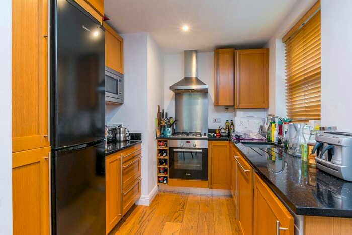 2 Bedroom Maisonette To Rent In Grove Park Road, Grove Park, London, W4
