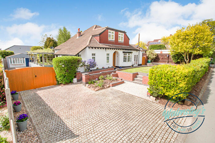 4 Bedroom Bungalow For Sale In Bates Road, Earlsdon, Coventry, CV5