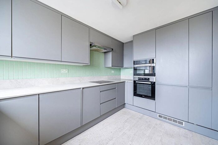 3 Bedroom Flat To Rent In Overhill Road, Dulwich, London, SE22