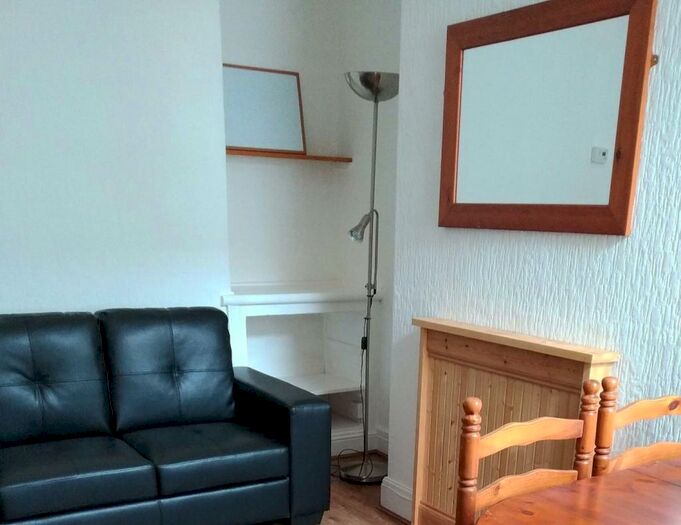 3 Bedroom Terraced House To Rent In Wincombe Street, Rusholme, M14