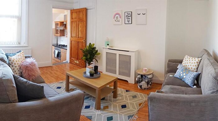 3 Bedroom Apartment To Rent In Tosson Terrace, NE6