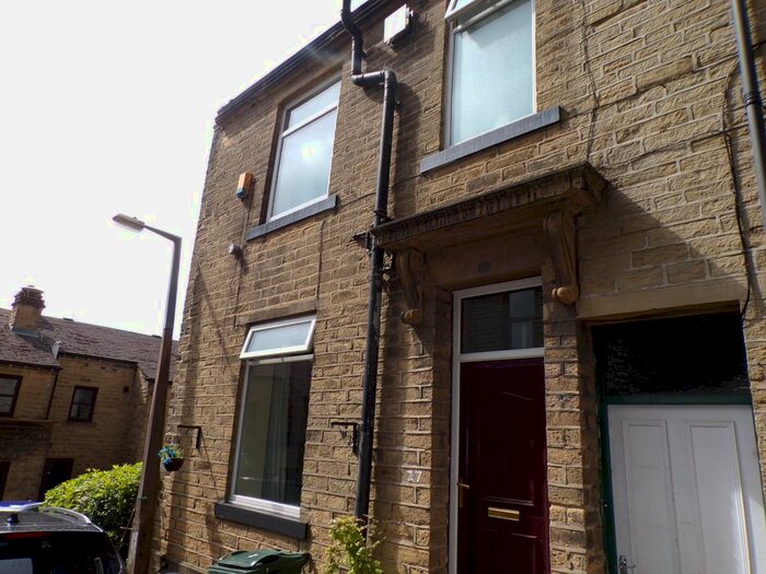 1 Bedroom End Of Terrace House To Rent In Commercial Street, Thornton, Bradford BD13