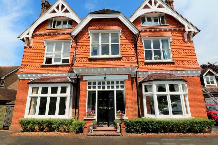 1 Bedroom Apartment To Rent In Knoll Road, Dorking, RH4