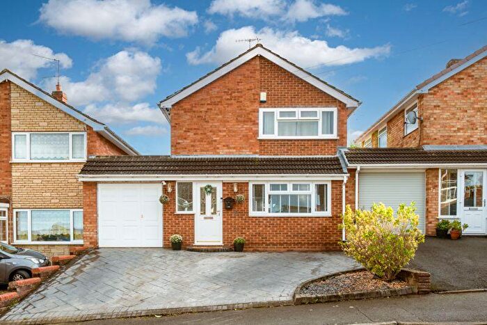 3 Bedroom Link Detached House For Sale In Hamilton Drive, Wordsley, Stourbridge, DY8