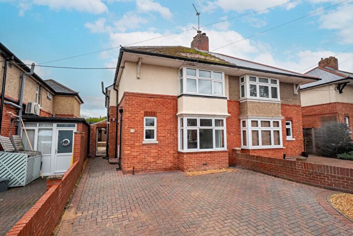 4 Bedroom Semi Detached House For Sale In Ferndale Road, Andover, SP10