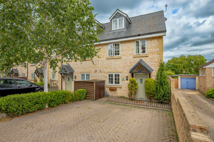 3 Bedroom Semi-Detached House To Rent In Kingfisher Mill, Park Road, SN16