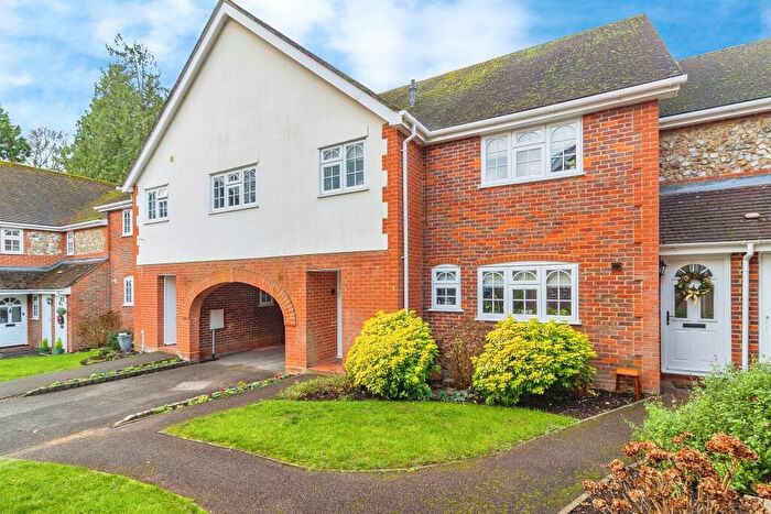 3 Bedroom Terraced House For Sale In Dunsley Place, Tring, HP23