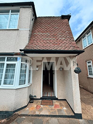 4 Bedroom Semi-Detached House To Rent In Brook Drive, Harrow, HA1