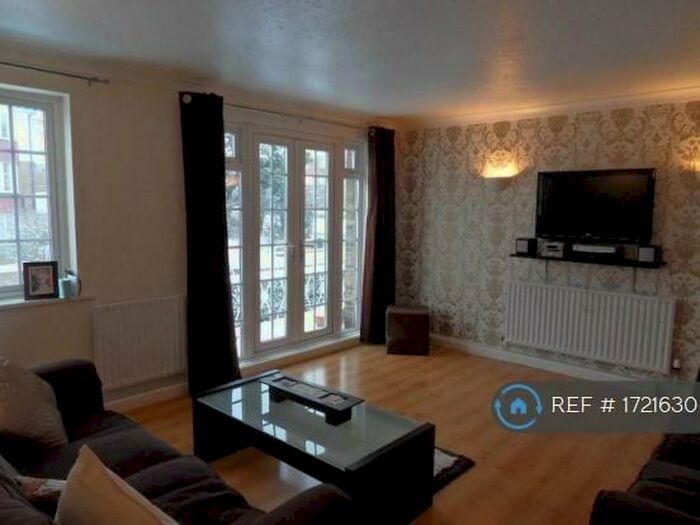 2 Bedroom Flat To Rent In Beverley Hyrstreet, Croydon, CR0