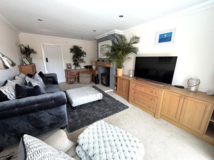4 Bedroom Detached House For Sale In East Drove, BH19 - Photo 8