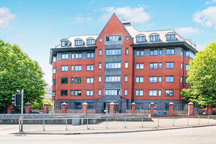 1 Bedroom Flat For Sale In Verona Apartments Wellington Street, Slough, SL1