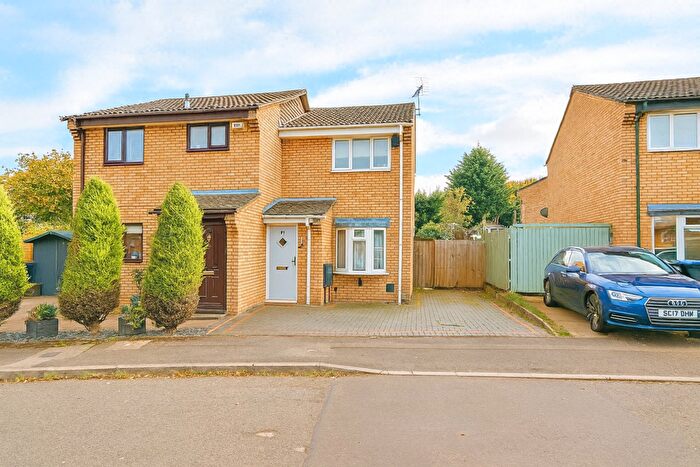 2 Bedroom Semi-Detached House For Sale In Hamsterly Park, Northampton, NN3