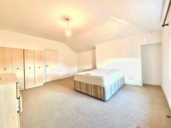 1 Bedroom Flat To Rent In Castle Hill, Reading, Berkshire, RG1