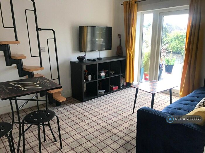 1 Bedroom Flat To Rent In Rosebery Road, Kingston Upon Thames, KT1