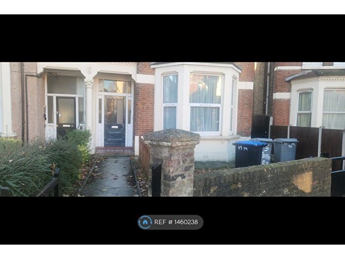 2 Bedroom Flat To Rent In Park Road, London, NW10