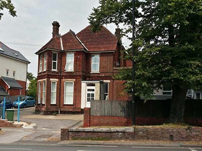 Flat To Rent In Cobden Avenue, Bitterne Park, Southampton, SO18