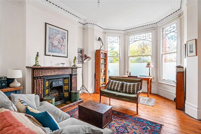 2 Bedroom Flat For Sale In Parkholme Road, London, E8