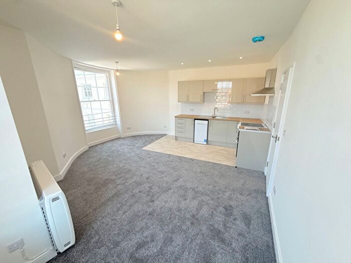 2 Bedroom Flat To Rent In Cheapside, Taunton, TA1