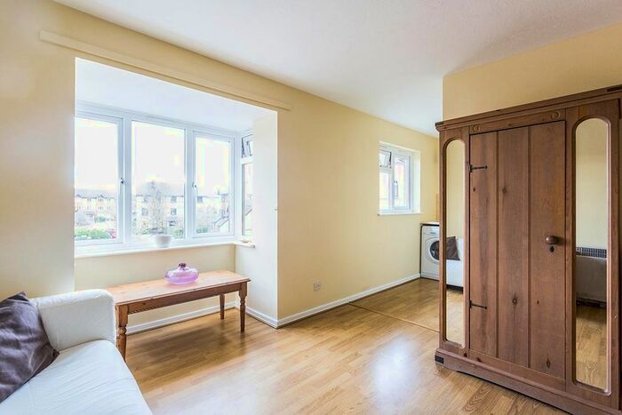 Studio To Rent In Sterling Gardens, New Cross, London, SE14