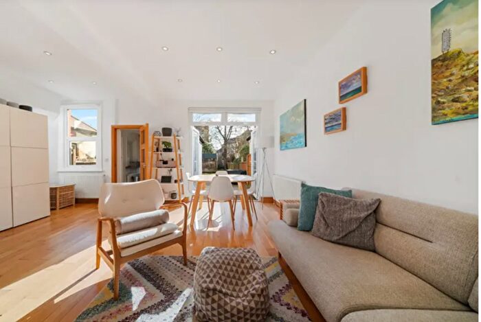 3 Bedroom Semi-Detached House To Rent In Leeside Crescent, Temple Fortune, NW11