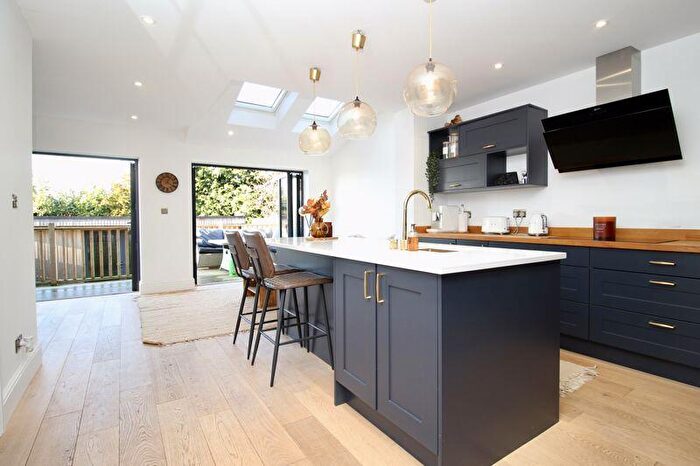 3 Bedroom Detached House For Sale In Norwich Road, Midanbury, SO18