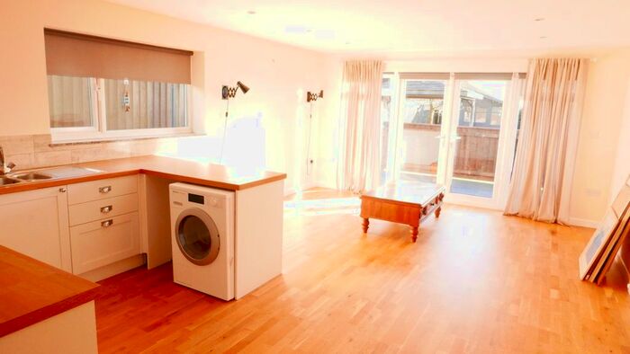 1 Bedroom Flat To Rent In Old Road, Liskeard, Cornwall, PL14