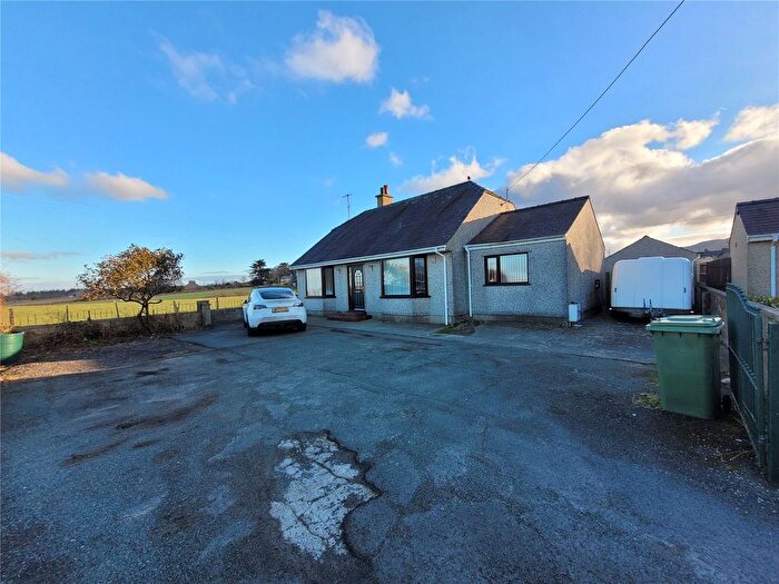 4 Bedroom Bungalow For Sale In West End Road, Penygroes, Caernarfon, Gwynedd, LL54