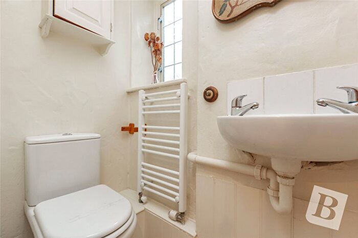 3 Bedroom Detached House For Sale In Chalk Street, Rettendon Common, Chelmsford, Essex, CM3