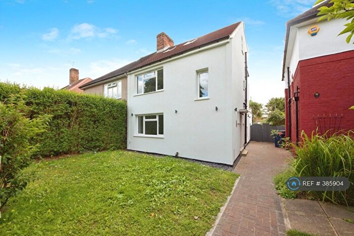 4 Bedroom Semi-Detached House To Rent In Milespit Hill, London, NW7