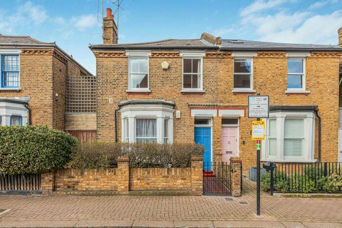 2 Bedroom Maisonette To Rent In Shuttleworth Road, Battersea, London, SW11
