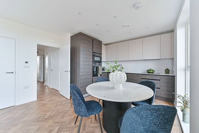 2 Bedroom Flat For Sale In Clapham Park, Clapham, London, SW4