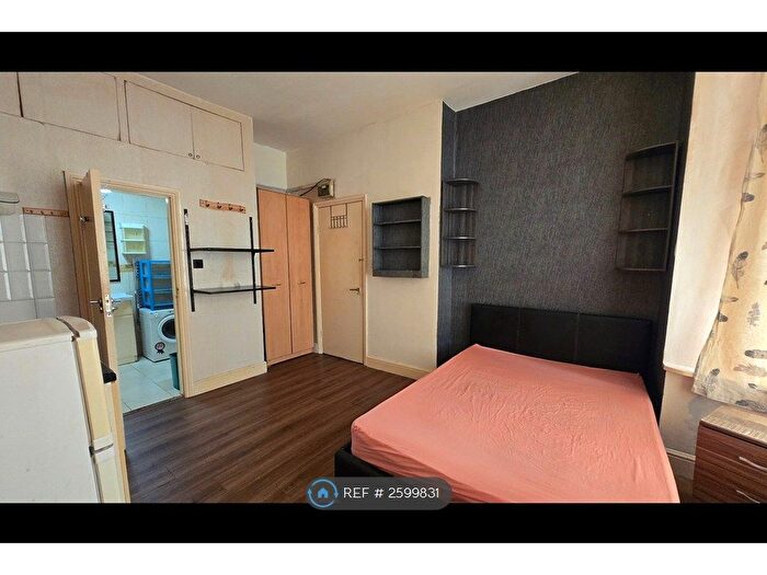 Studio To Rent In Sunny Gardens Road, London, NW4