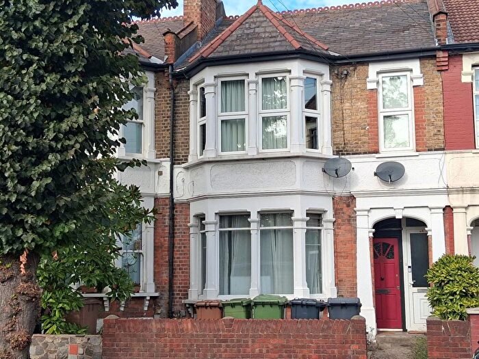 2 Bedroom Flat For Sale In James Lane, London, E10