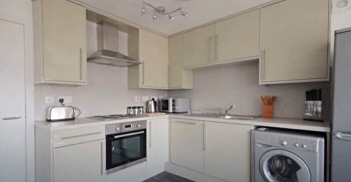 3 Bedroom Flat To Rent In - Seagate, City Centre, Dundee, DD1