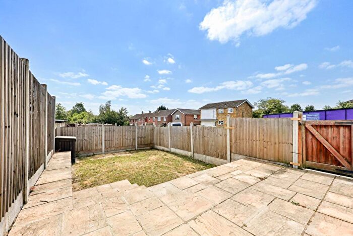 1 Bedroom Maisonette To Rent In Valley Hill, Loughton, IG10