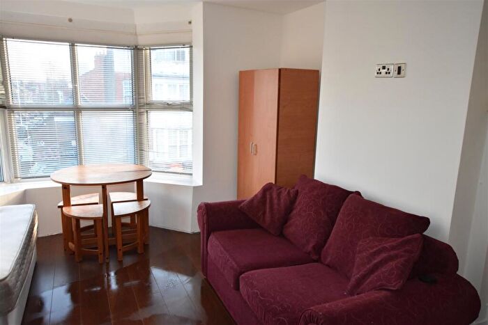 Studio To Rent In Fosse Road South, Leicester, LE3